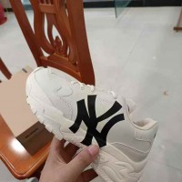 8000 pairs of fashionable shoes (106)