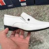 7000 pairs of children's leather shoes (213)
